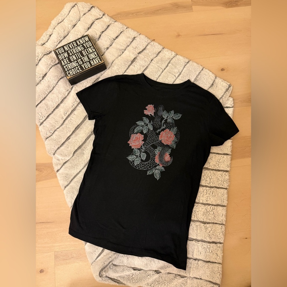 Aeropostale Black Tee with Snake and Rose Design